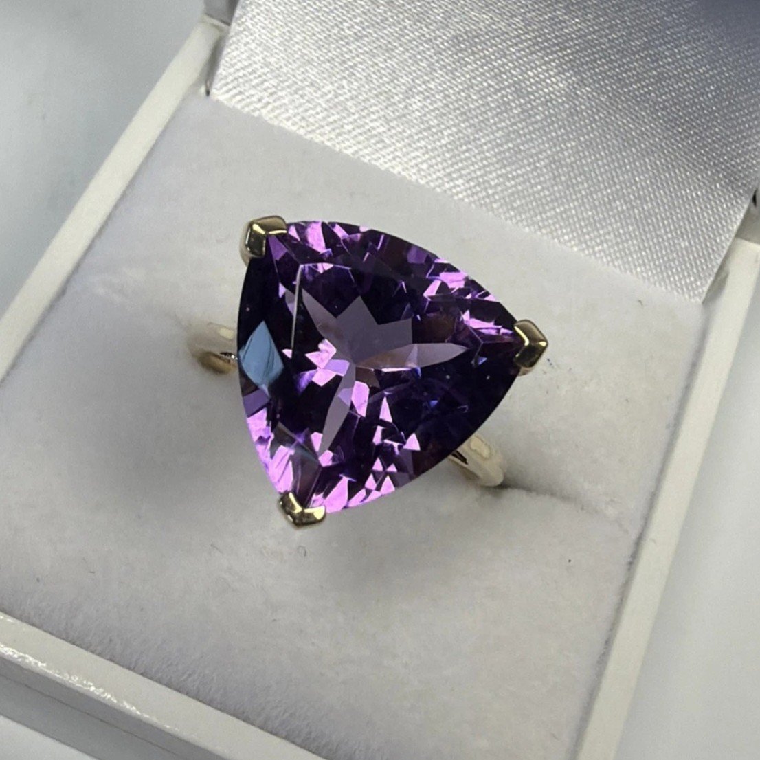 9ct Gold Amythest Ring